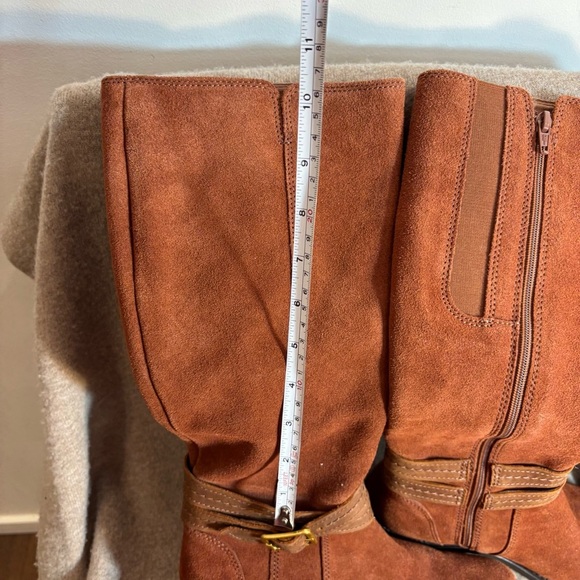 CLARKS Sz 7 Knee High Boots Cushioning to Grippy Sole Buckle Detail Zip Up - Picture 4 of 13